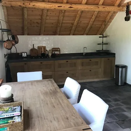 The Barn 4*